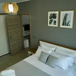 Sea Shore - N Pools مامايا