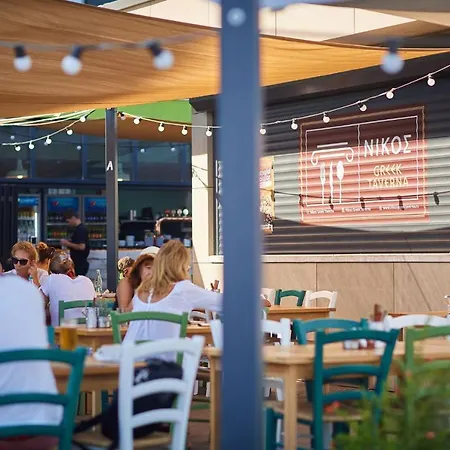 Sea Shore - N Pools דירה מאמאיה