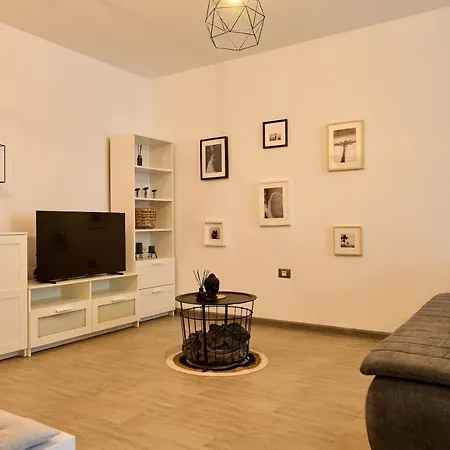 Sea Shore - N Pools מאמאיה